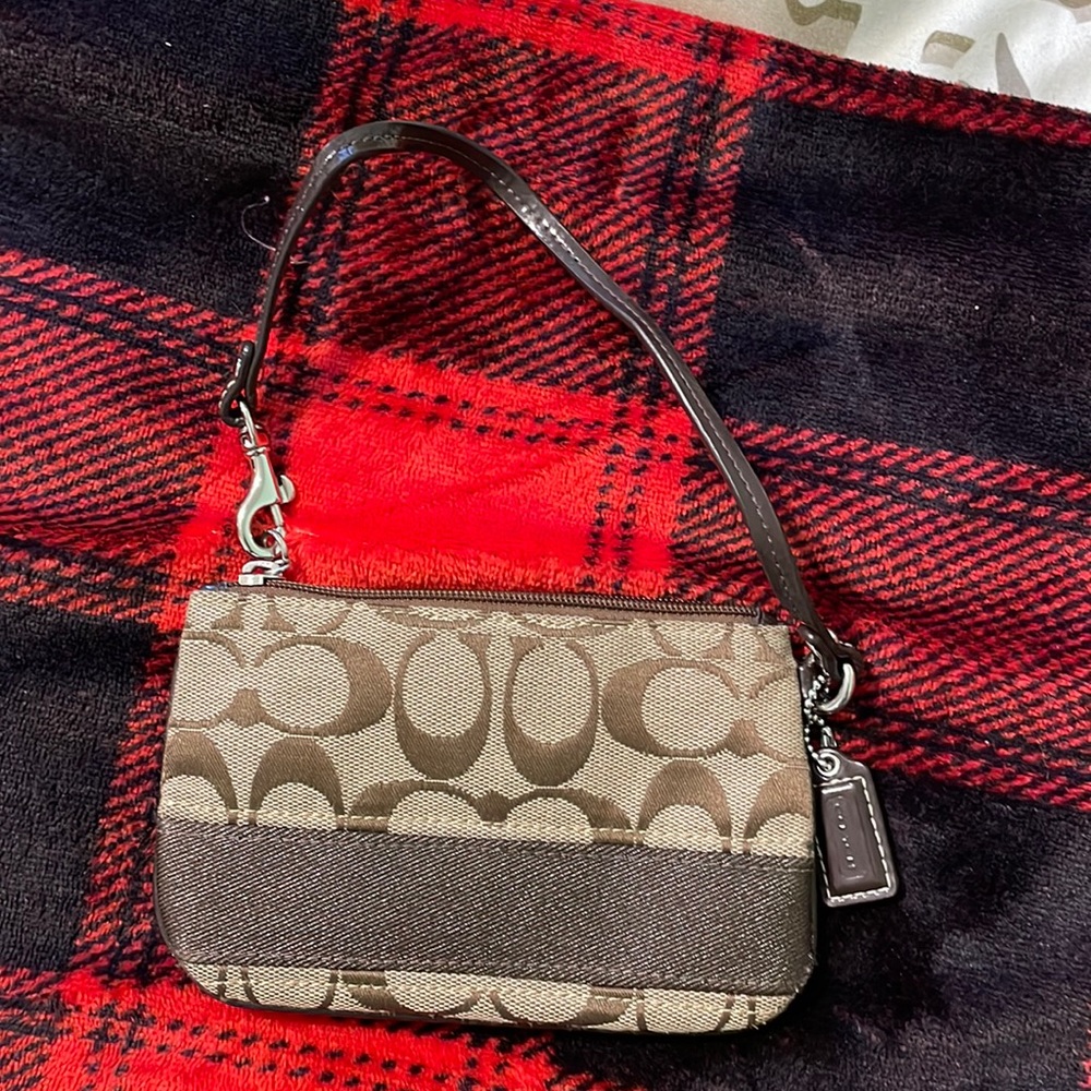 This coach wristlet